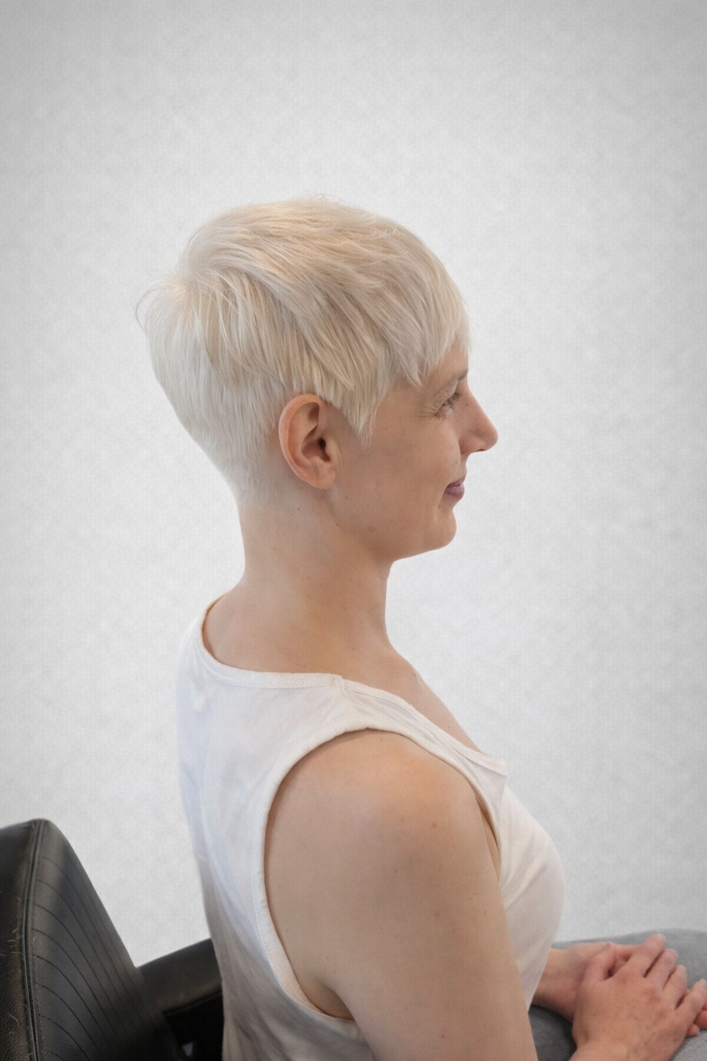 Ice platinum from root to tip on a precision pixie cut. Maximum impact, zero compromise.